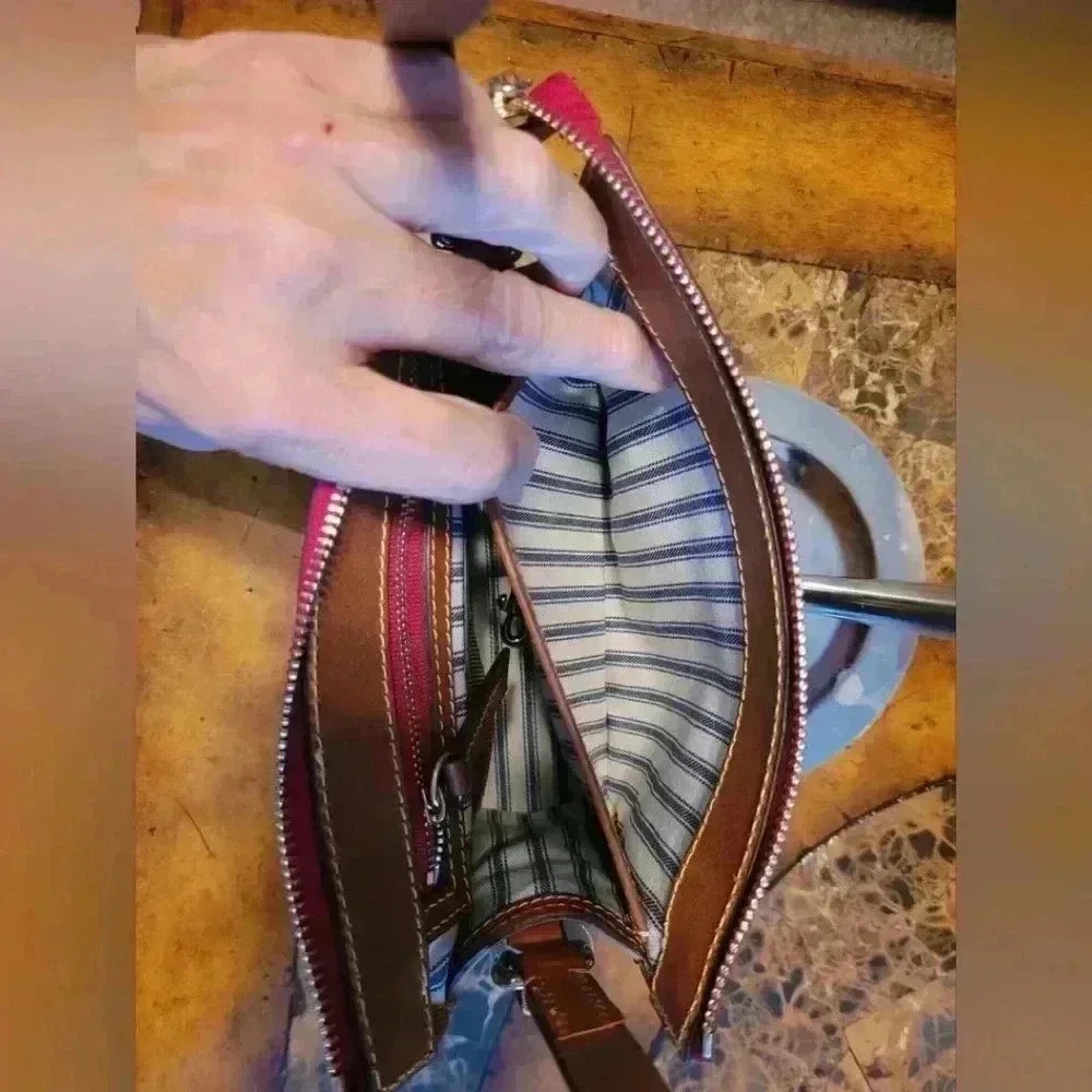 Dooney & Bourke shoulder bag - Picture 12 of 12